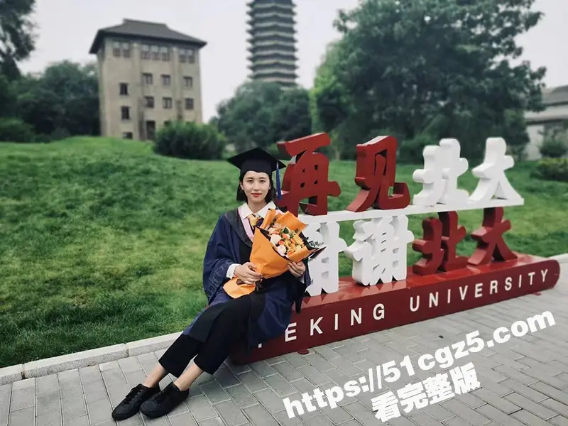 北大媚外母狗 萧轩伊 经常与黑人和洋爹约炮 甚至还拉上母亲一起伺候洋屌 闺蜜看不下选择曝光 图1