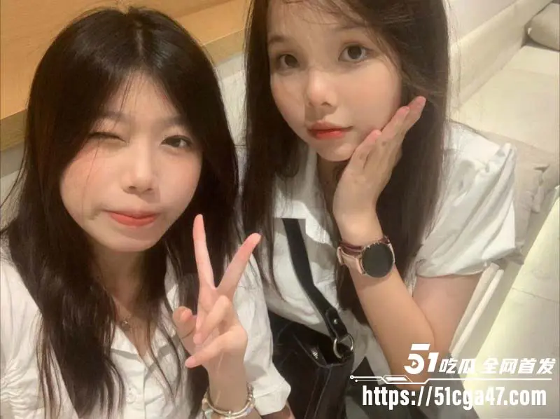 高颜值清纯大一学妹 被精神小伙男友调教全裸出镜 脱下JK水手服沦为母狗发情自慰! 图3