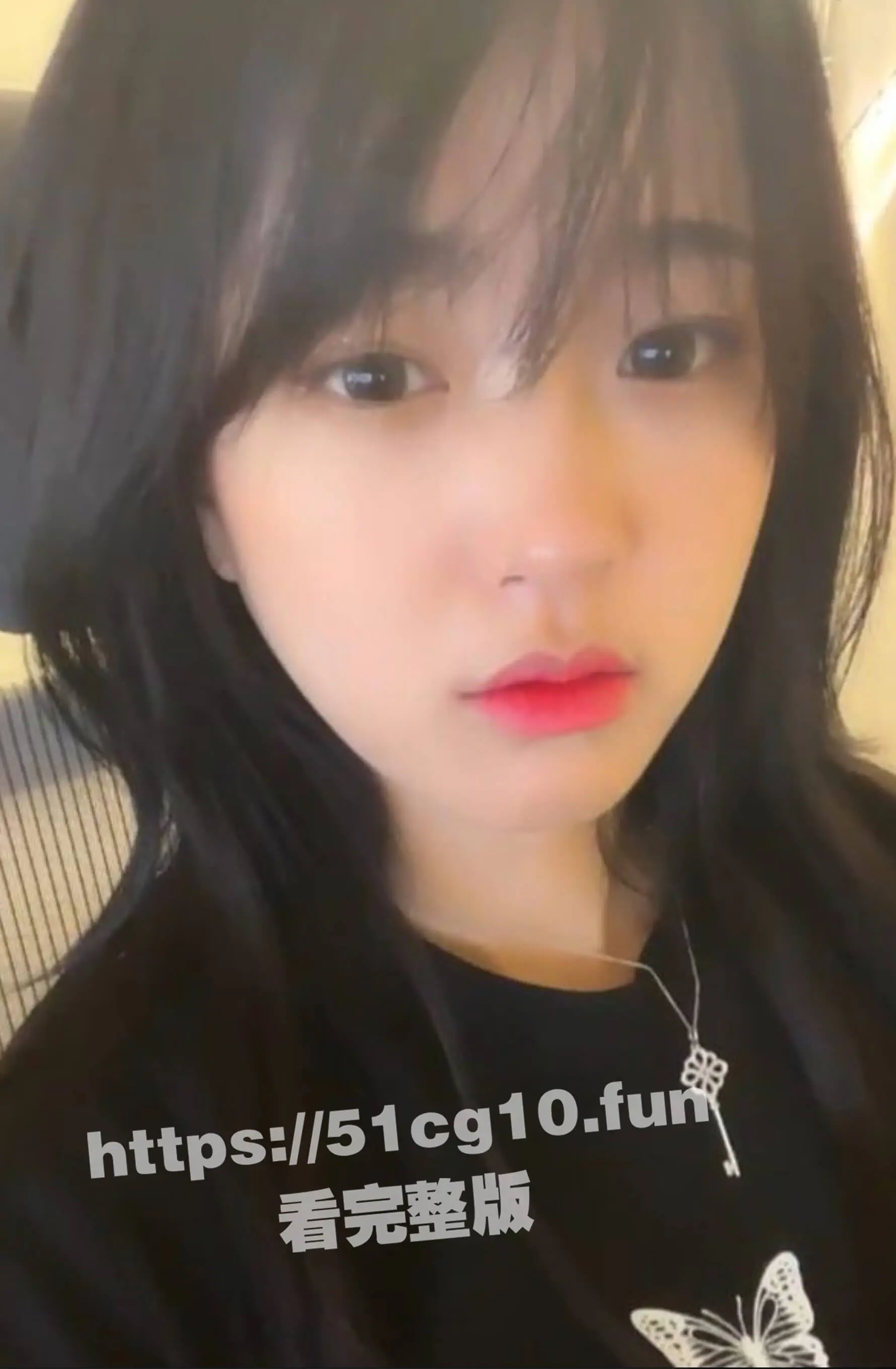 棒子国清纯豪乳绿播美女直播不慎露奶头遭录屏疯传,网友看爽了有的说他已经来第二次了 图1