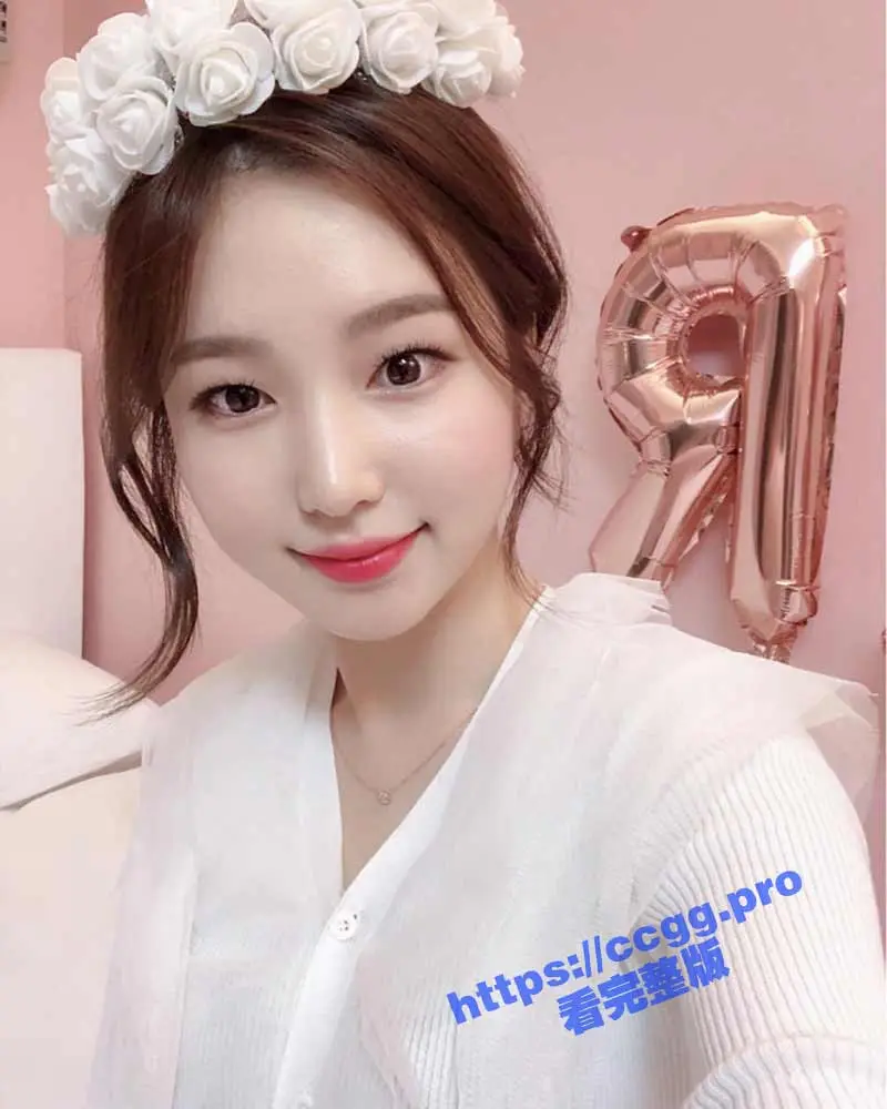 露脸才是王道!极品身材白富美空姐女神与富二代男友露脸自拍各种体位啪啪流出在穴里打钻干 图1