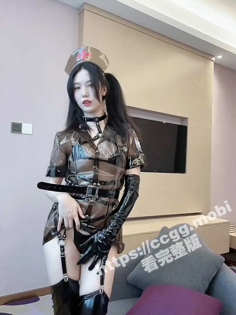 高颜值网红美女『抖娘利世』最新大尺度唯美私拍!金主爸爸定制的黑色护士 图1