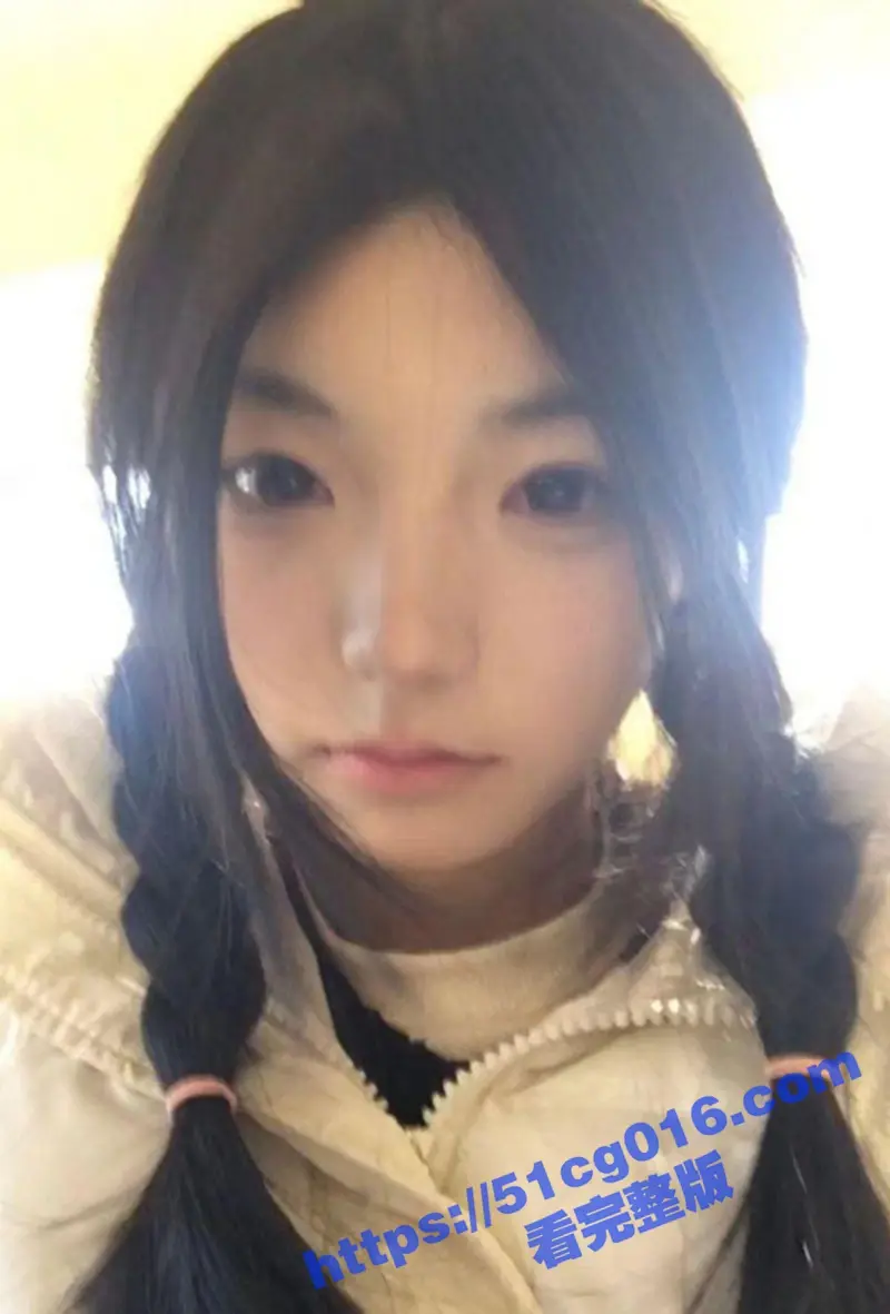 极品清纯小萝莉 肤白貌美气质佳 穿着黑丝水手服 被肥宅男闺蜜无套抽插 终于得到了女神的身子 图3