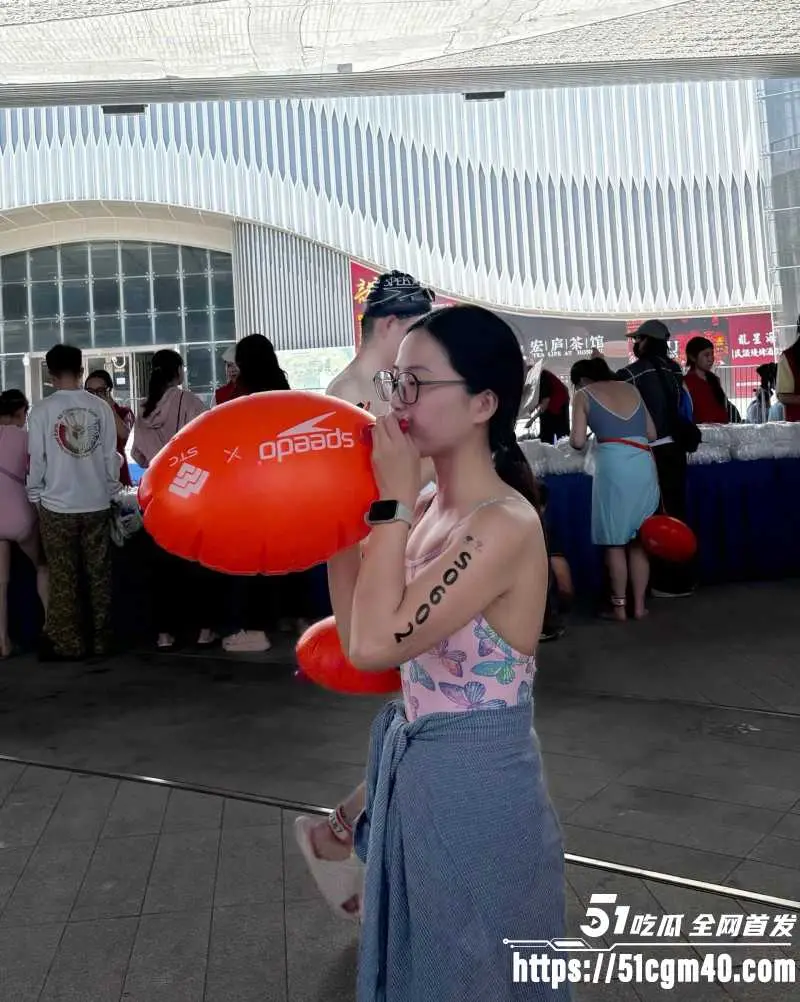 2026上海滴水湖泳渡赛 女选手私密照泄密 官方糊弄指责当事人 引发网友众怒！ 图8