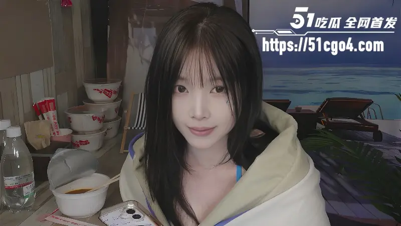 韩国ASMR博主 尤宁 身穿蓝色比基尼火辣擦边 巨乳贴屏大秀完美胸线！ 图1