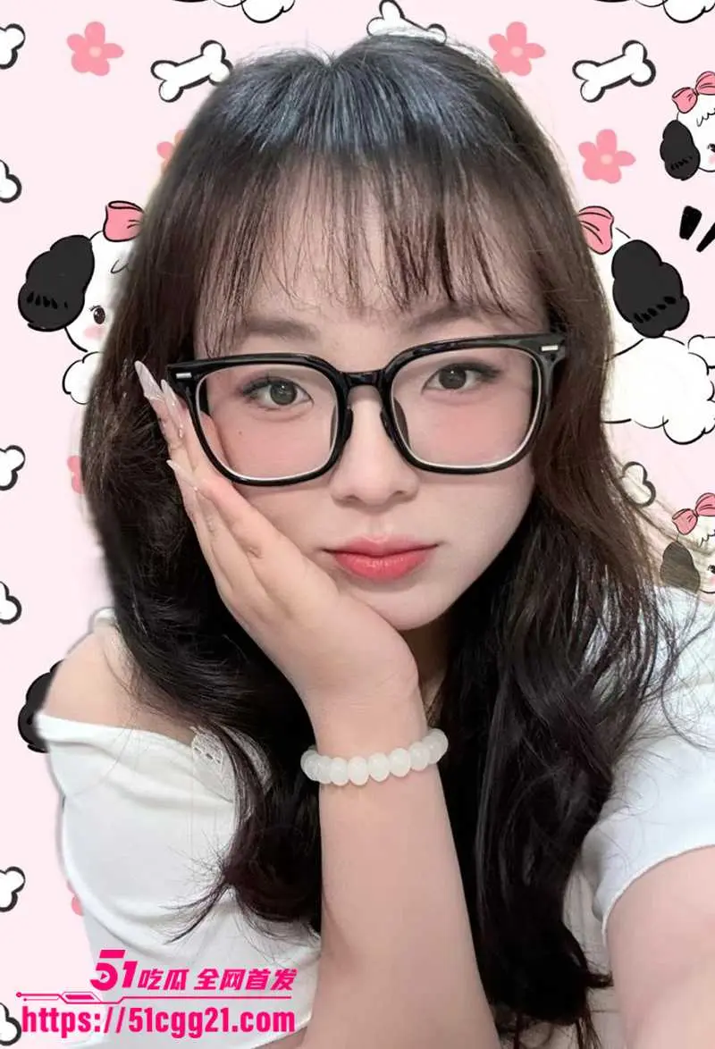 漳州反差眼镜妹 王佳蕊 爆乳肥妹可欲可甜 穿情趣装玩援交 露脸拍片车震泄欲 被操的淫尿狂喷! 图2