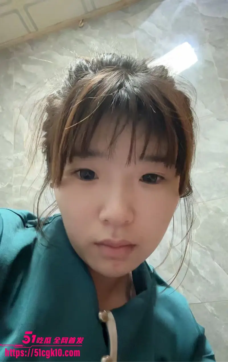 内蒙古精神小妹 包珍珍 为裸贷竟在厕所自慰私拍 拿了钱就跑路被曝光视频! 图4