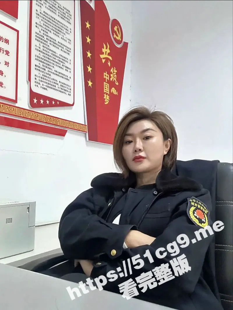 辽宁鞍山极品反差女城管 张春梅 与领导酒店开房偷情视频遭曝光 饥渴短发少妇韵味十足 为了上位给领导又吹又舔 图1