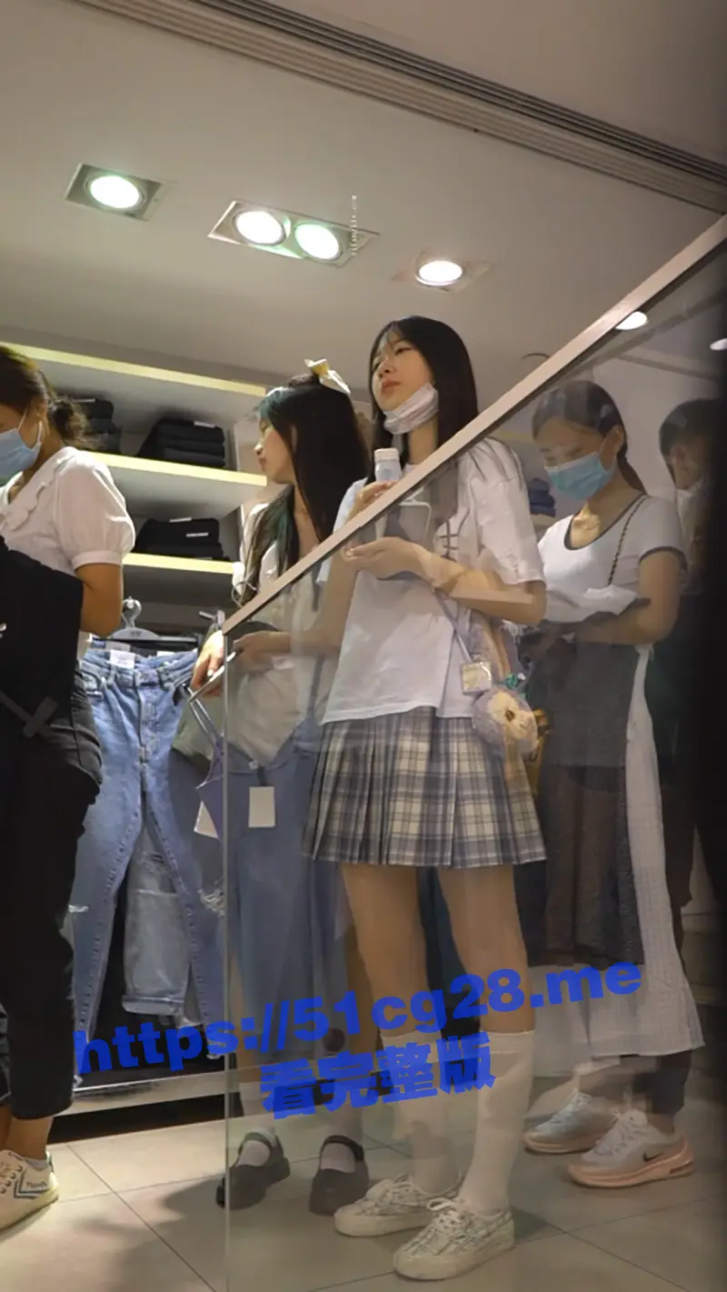 广州商场惊现偷拍狂魔,被人发现后报警,在手机里找出偷拍视频 图1