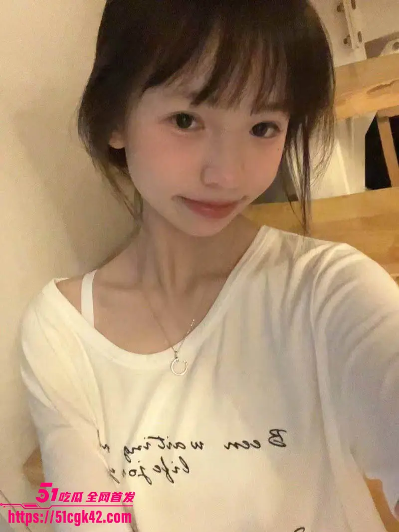 高颜值清纯学妹 徐思洁 约炮视频流出 三点粉嫩勾魂夺魄 做爱时为寻求刺激找人语音通话 简直骚到没边！ 图1