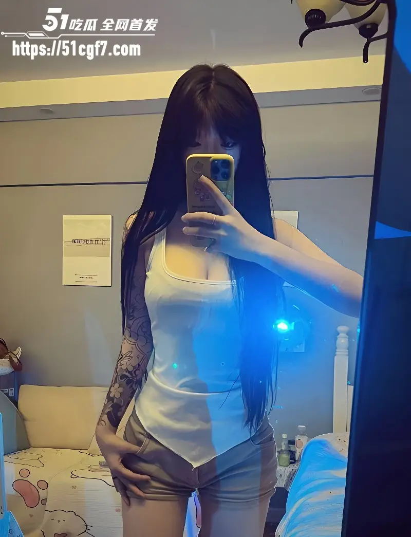 精神小妹惨遭金主调教自拍 白丝制服狗链调教 跪地口交无套后入 图1
