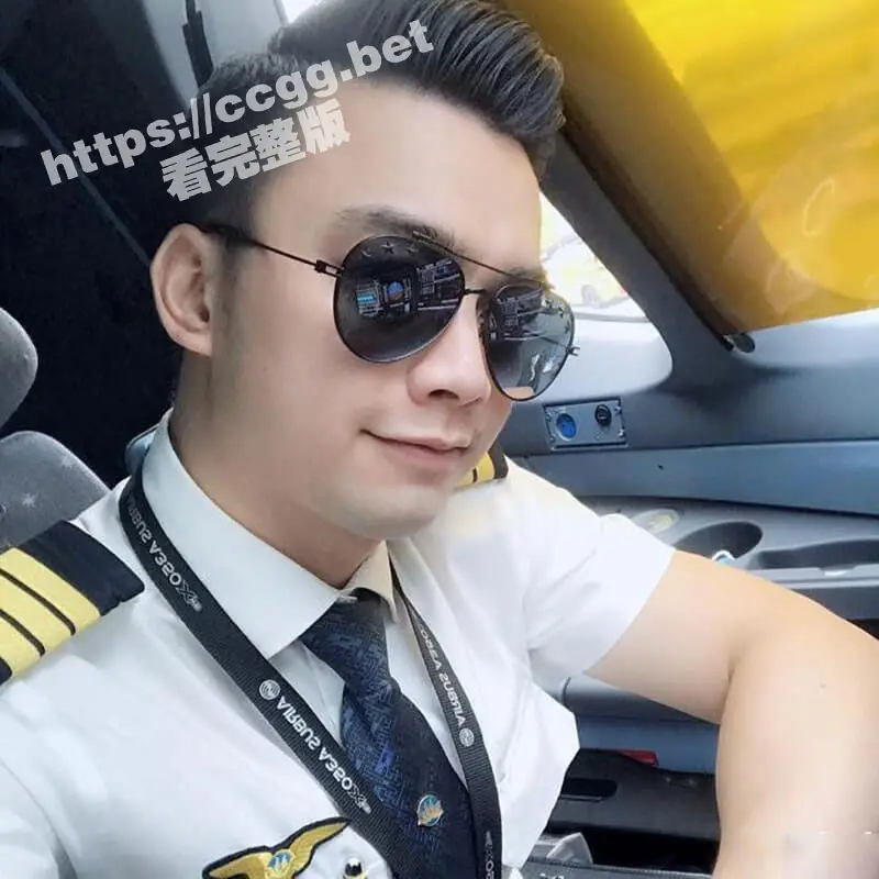 越南机长爱挖洞!越南航空副机长与模特女友性爱视频泄露流出 咸咸的很好吃! 图1