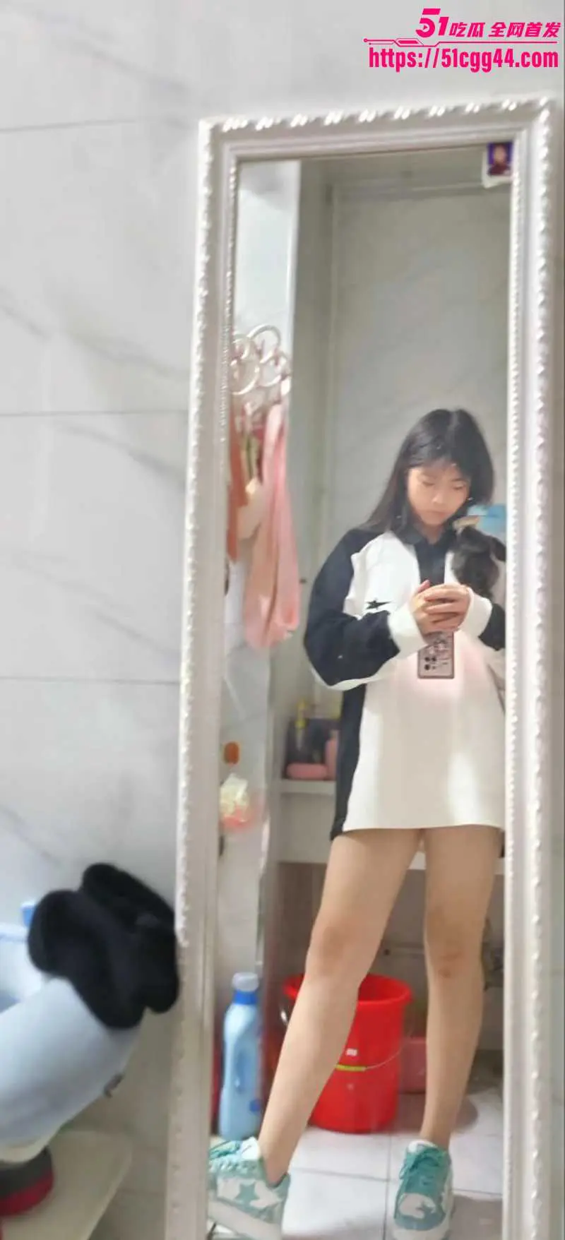 伊犁师范大学 田祎宸 不雅视频 穿着校服在宿舍揉胸挑逗 完美翘臀骑乘榨精 高潮白浆四溢! 图2