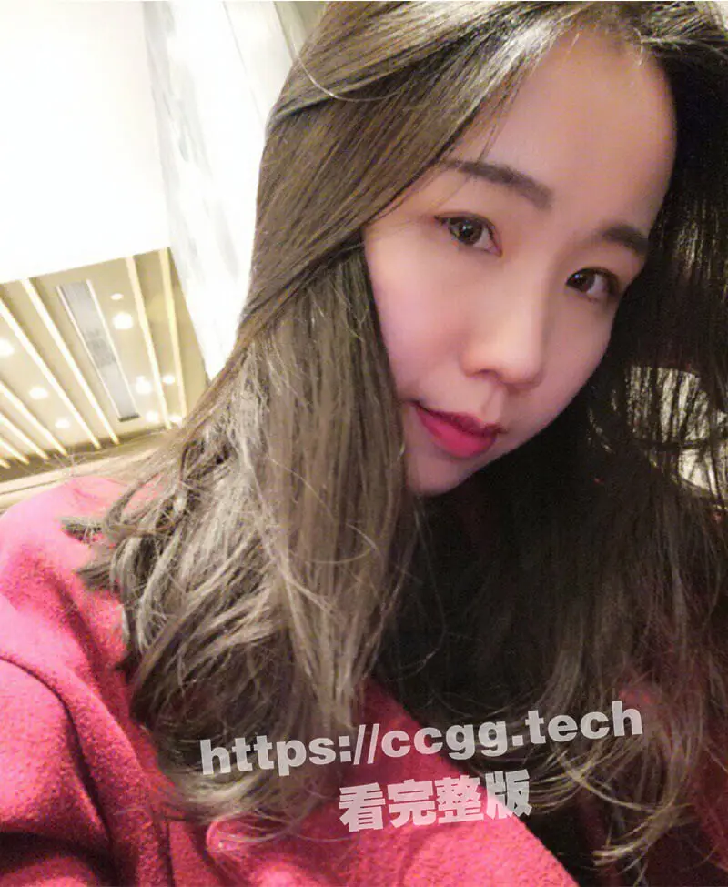 热情如火的反差大学骚妹子与男友不雅自拍流出~无套后入疯狂进出~光屁屁二传丢垃圾 图1