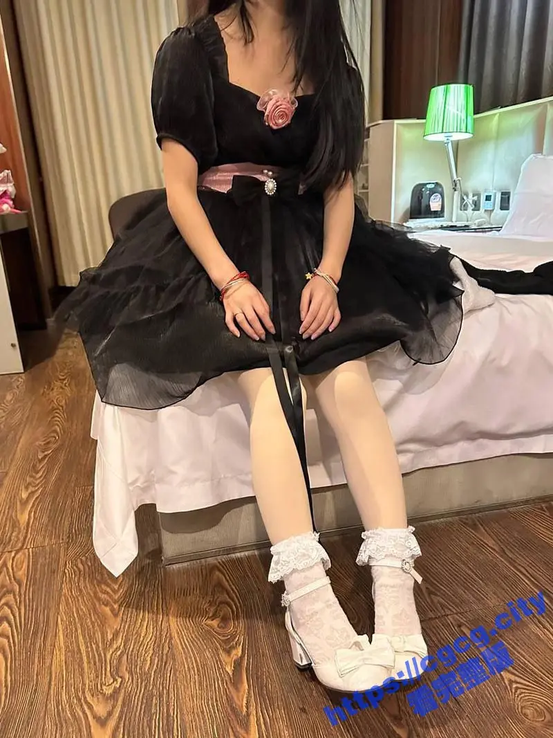 武汉18岁美萝莉 孟琳 秘密视图 涉世未深纯情萝莉和男友啪啪自拍流出 小嫩穴超水灵 图1