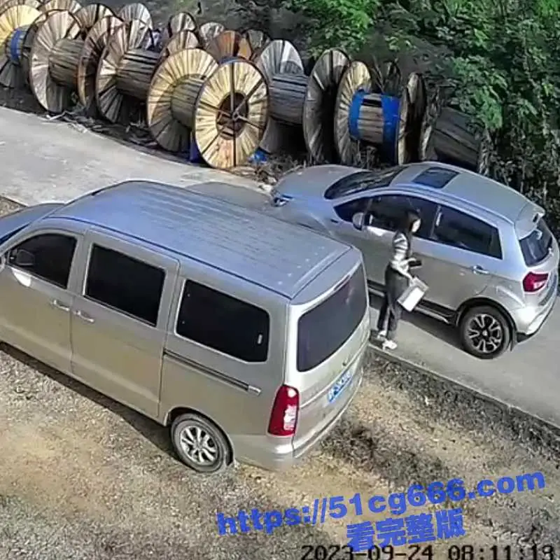奸夫淫妇被双杀！老婆在工地跟人通奸 爆脾气狠人老公拿刀双杀奸夫淫妇 一刀击中要害当场死亡！ 图1