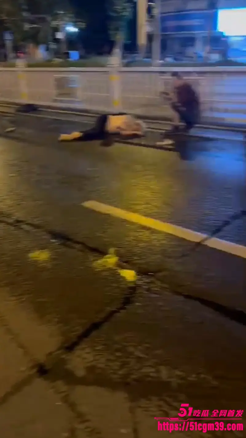湖南邵阳塘渡口 绑匪绑炸弹抢银行 现场枪响3人死亡 谈判专家穿防弹衣硬刚！ 图3