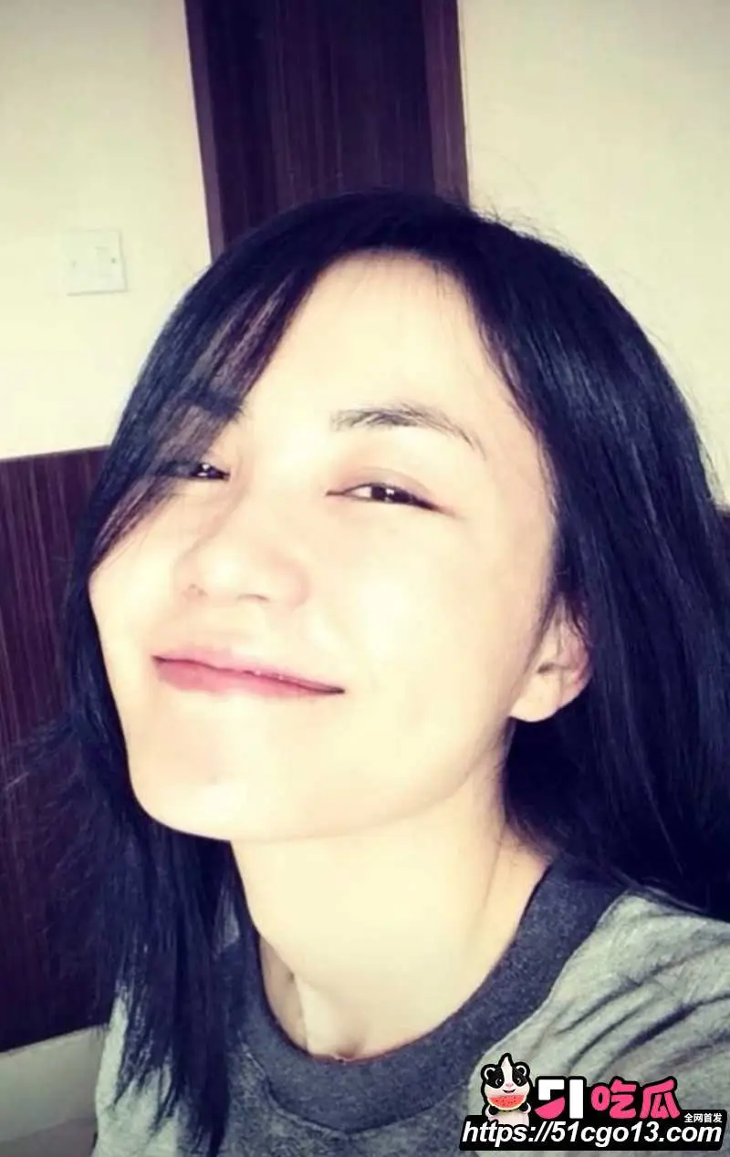 王菲男闺蜜 Ryan 音乐节当众性骚扰 陈粒 强行搂抱咸猪手 当场竖中指硬刚 图15