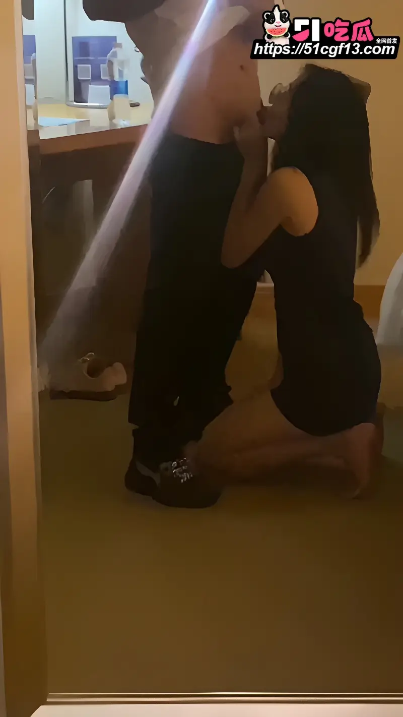绿帽夫妻 李李Momo 性爱新篇 绿毛龟丈夫找单男酒店约炮 全程拍摄淫妻被猛干到高潮 图1