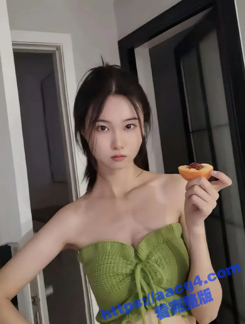 晚风轻拂黑长发 姐开奥迪掀半挂 奥迪姐真容无与伦比的魅力!还在为选择老A8还是新A6烦恼? 奥迪姐给你答案 图2