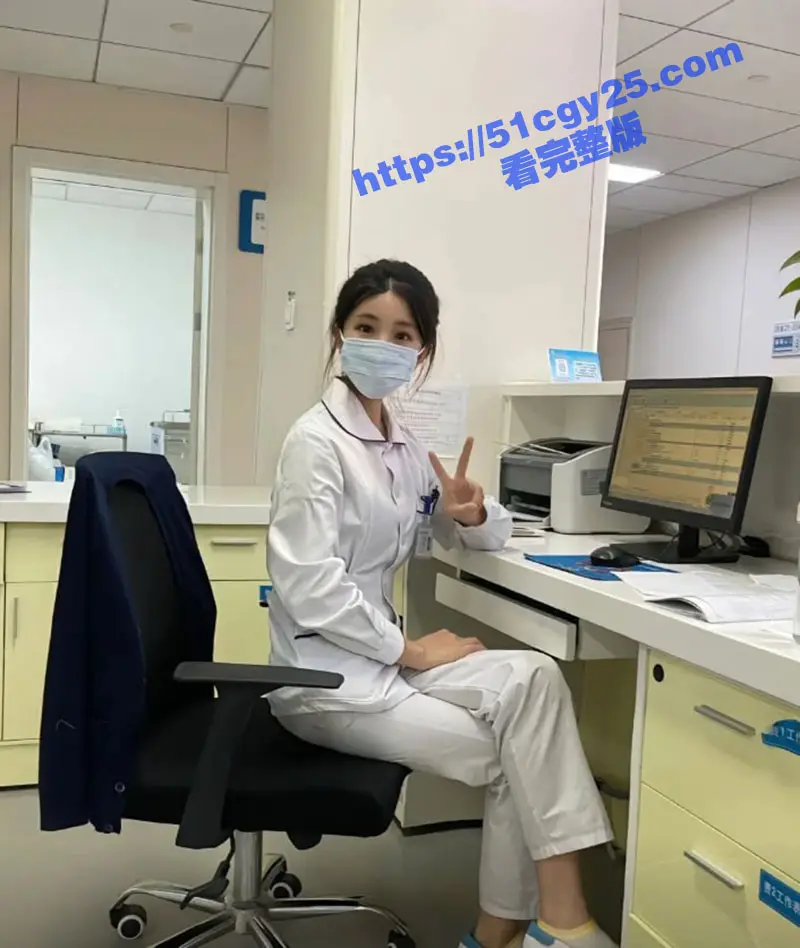 湖南省人民医院实习护士线下开课 亲自上阵 玩弄自己白虎嫩穴 讲解如何玩弄女性生殖器 能更快高潮! 图1