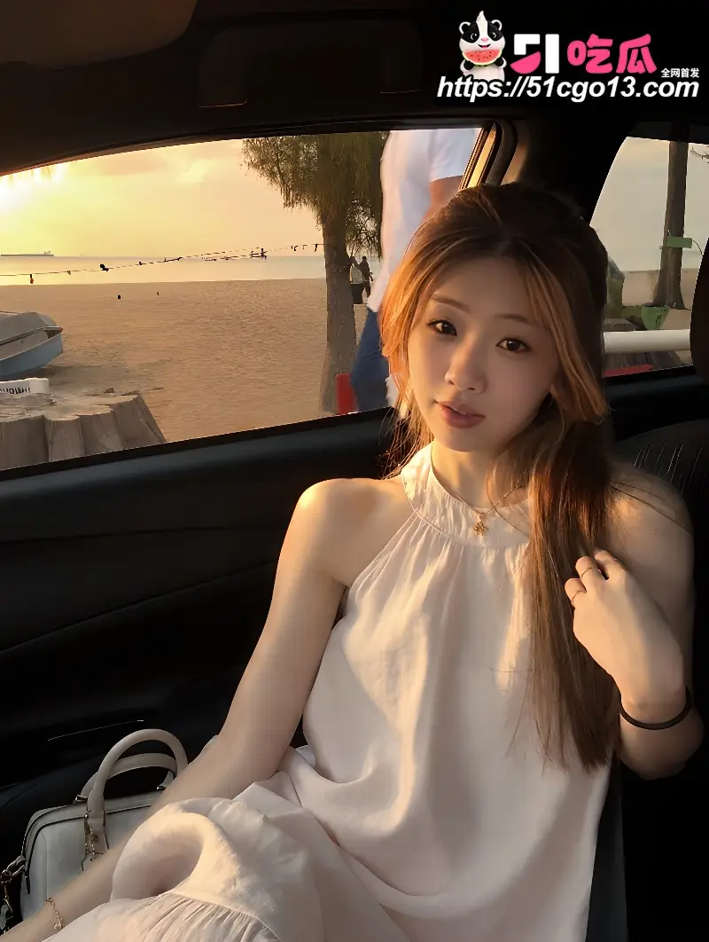 04年少女 美春佩 情侣自拍流出 露脸口交特写淫靡表情 后入侧插蜜穴全程浪叫酥麻 图3
