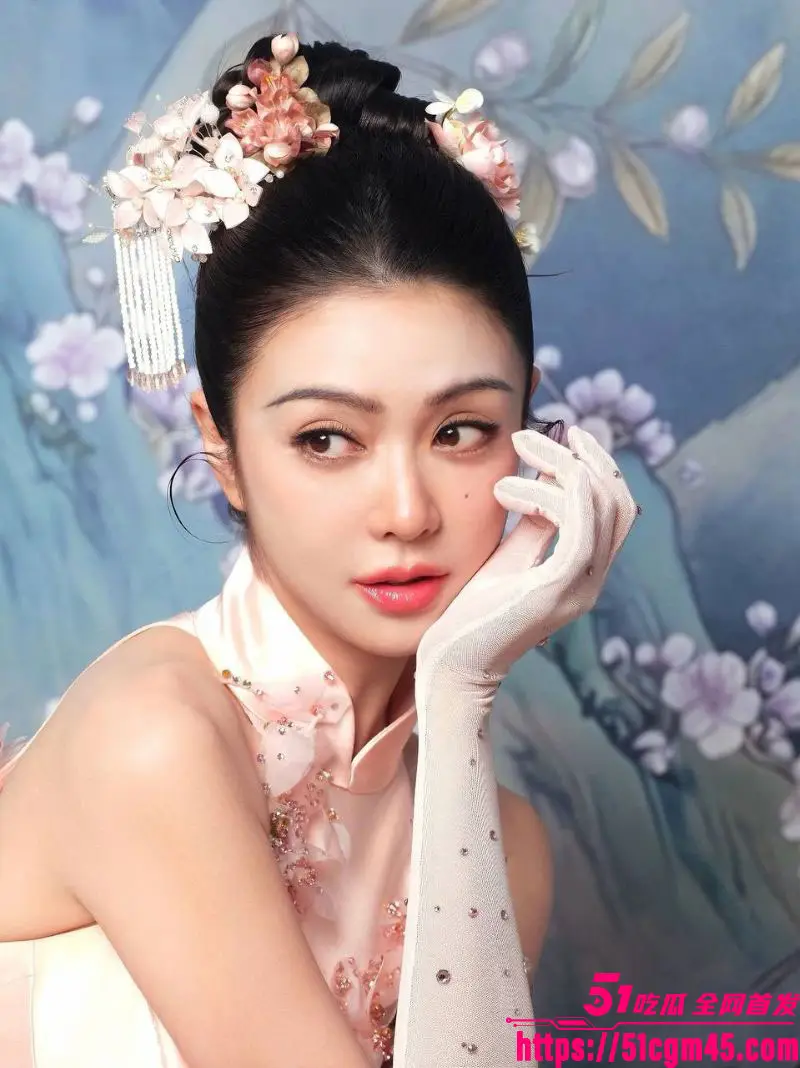 视频里的眼神太骚了 薛凯琪《热烈欢迎》不老神颜在线 媚骨媚态反差拉满 图3