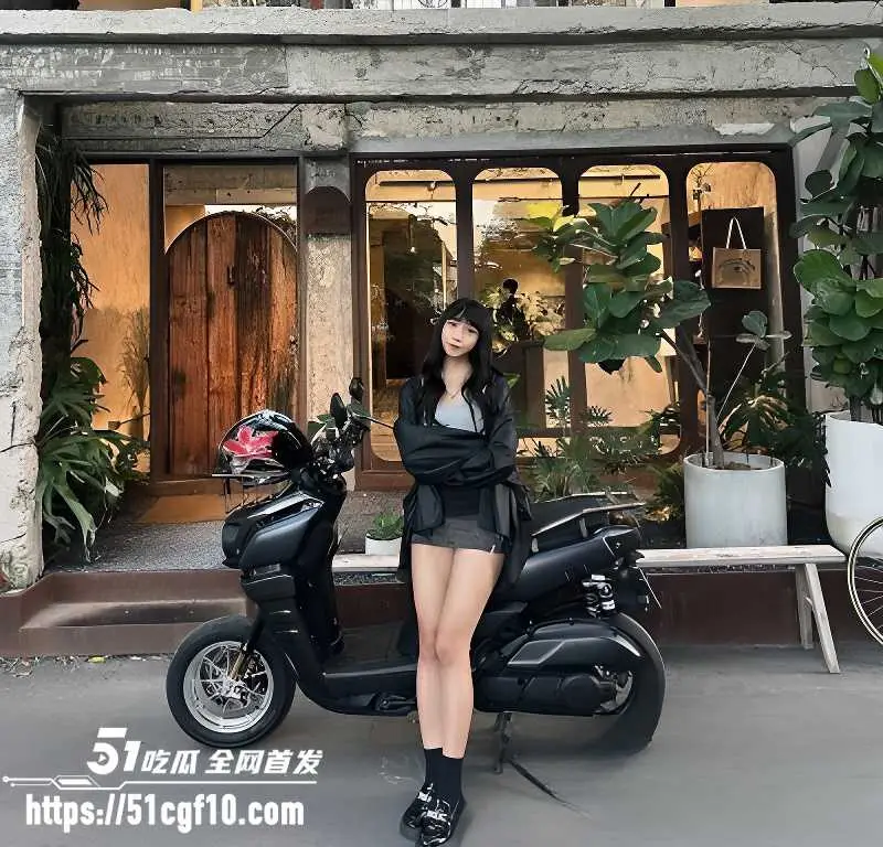 大长腿机车博主私密视频外流 露脸直视镜头深喉吞吐 口活不输AV女优! 图1