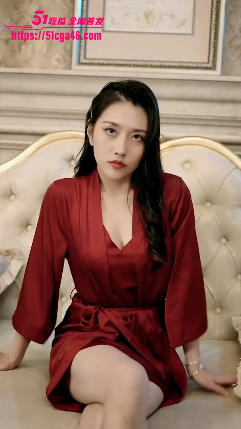 擦边短剧《都市逍遥王》刚打开门就看到女友和别的男人在？心灰意冷的男主意外绑定宇宙最强升级系统！ 图2