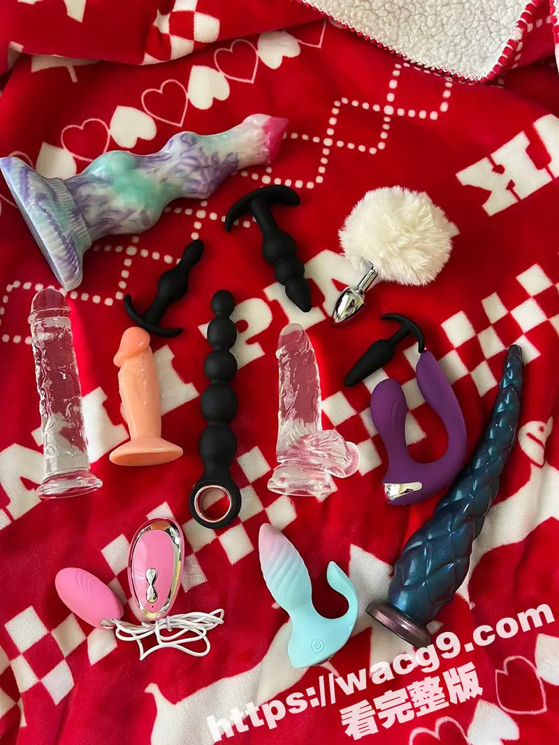 在美留学生刘诗彤 身材很棒的极品骚货 长期给人当M 各种私下自虐 吞精饮尿随意露出 真是够骚的 图2