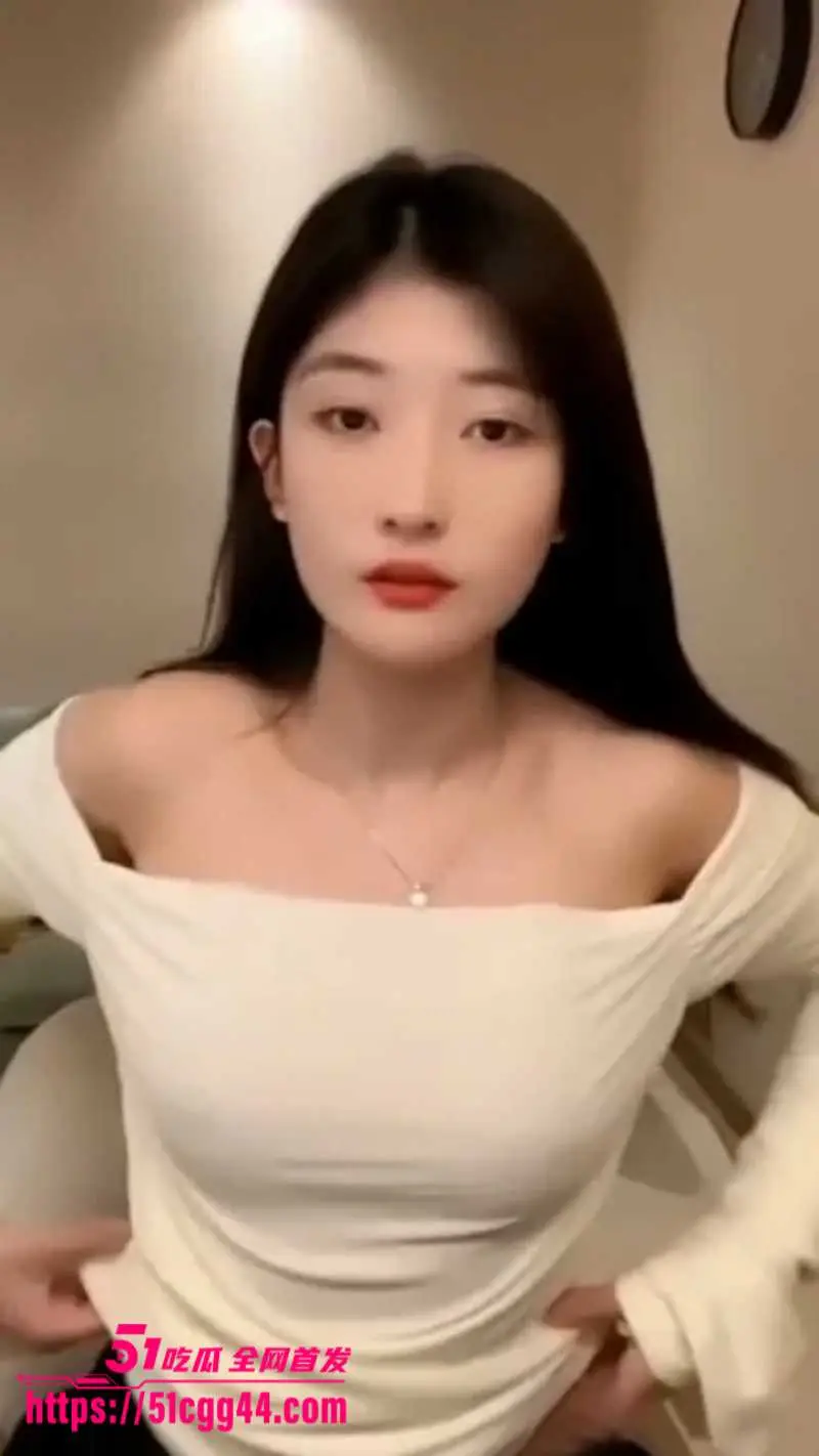 抖音擦边美女主播 媛猴 超大尺度漏三点视频被网友流出 没想到女神私底下那么风骚 图2
