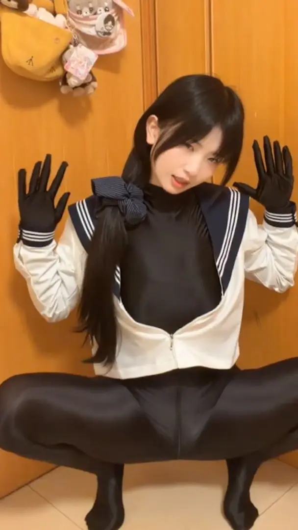 颜值主播 KeyKey清美 骚浪视频 淫装加身咬唇撩发 各种性感姿势撩人心弦! 图7