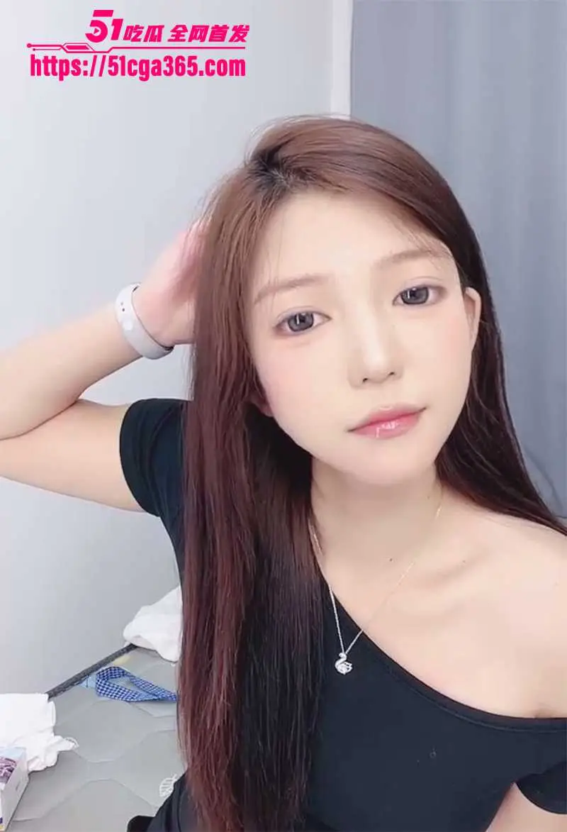 顶级绿播女神 小喵饼饼 下海裸舞首秀!淫骚身姿摇晃爆乳 褪内裤露茂盛小穴 完美肉体等你舔屏! 图3