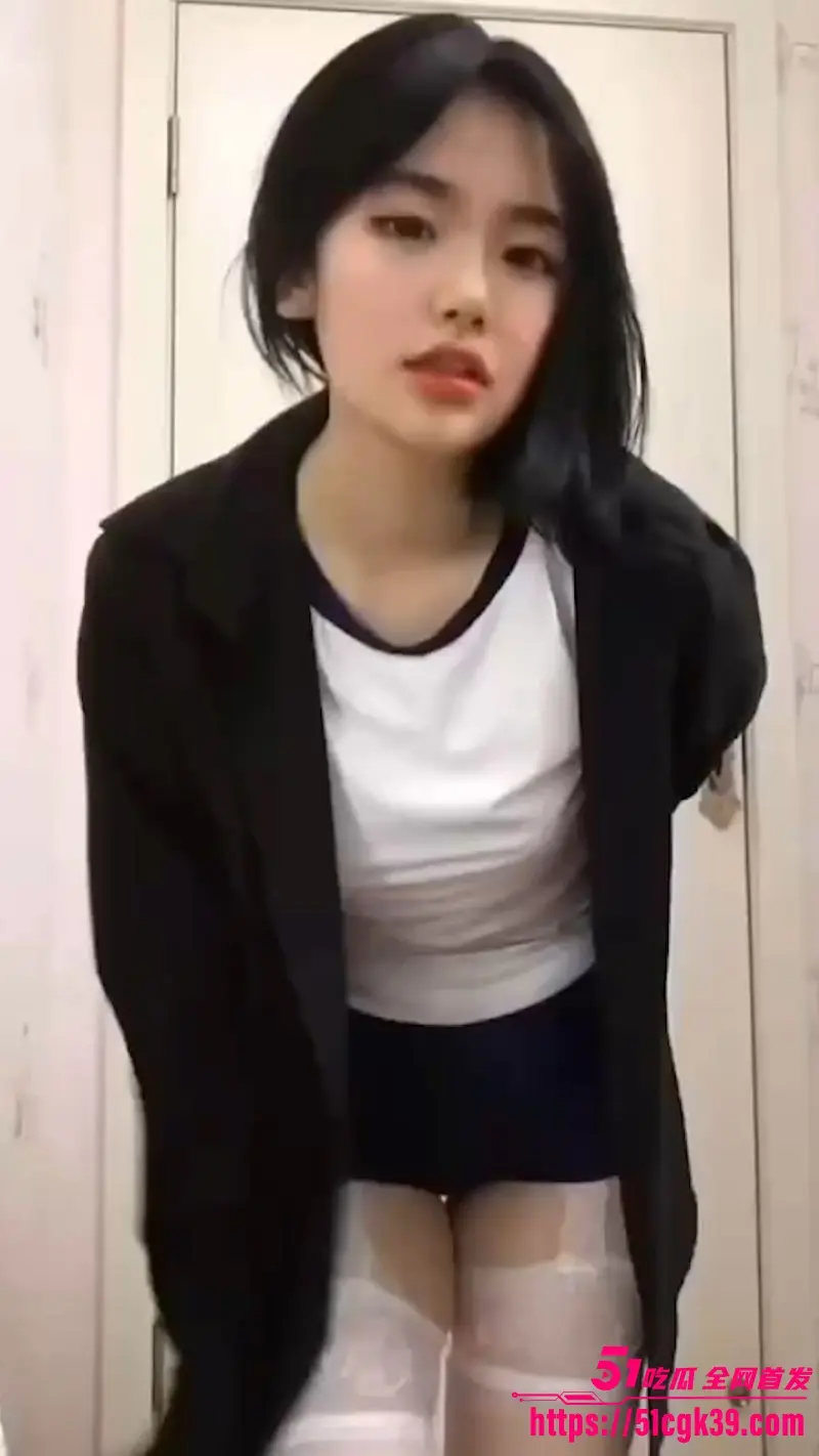 抖音网红 在下小羊 不雅合集曝光 清纯脸蛋配C杯巨乳诱惑十足 翘臀嫩穴挑逗自拍 淫水四溅! 图5