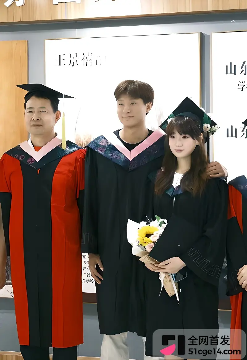 河南师范大学研究生 张萍 约炮成瘾背叛金主男友 3p做爱视频被公开校园群! 图4