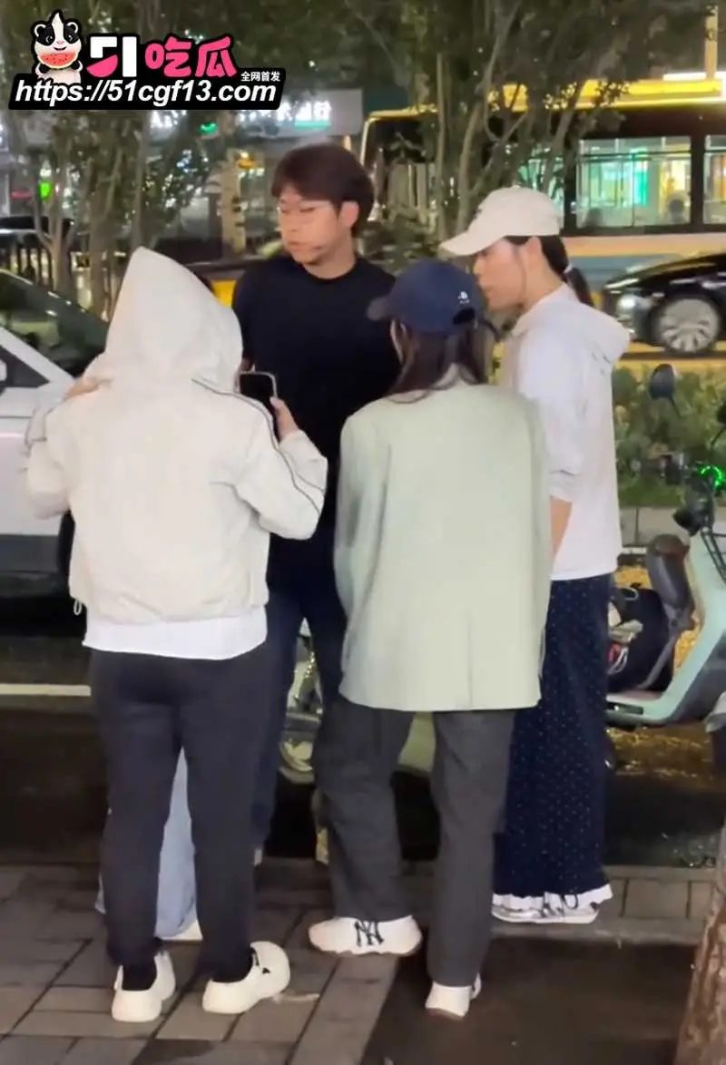 包头三角恋大瓜 富婆深夜抓奸小白脸出轨 拿老娘钱去操别人穴 是嫌老娘不够紧吗 图6