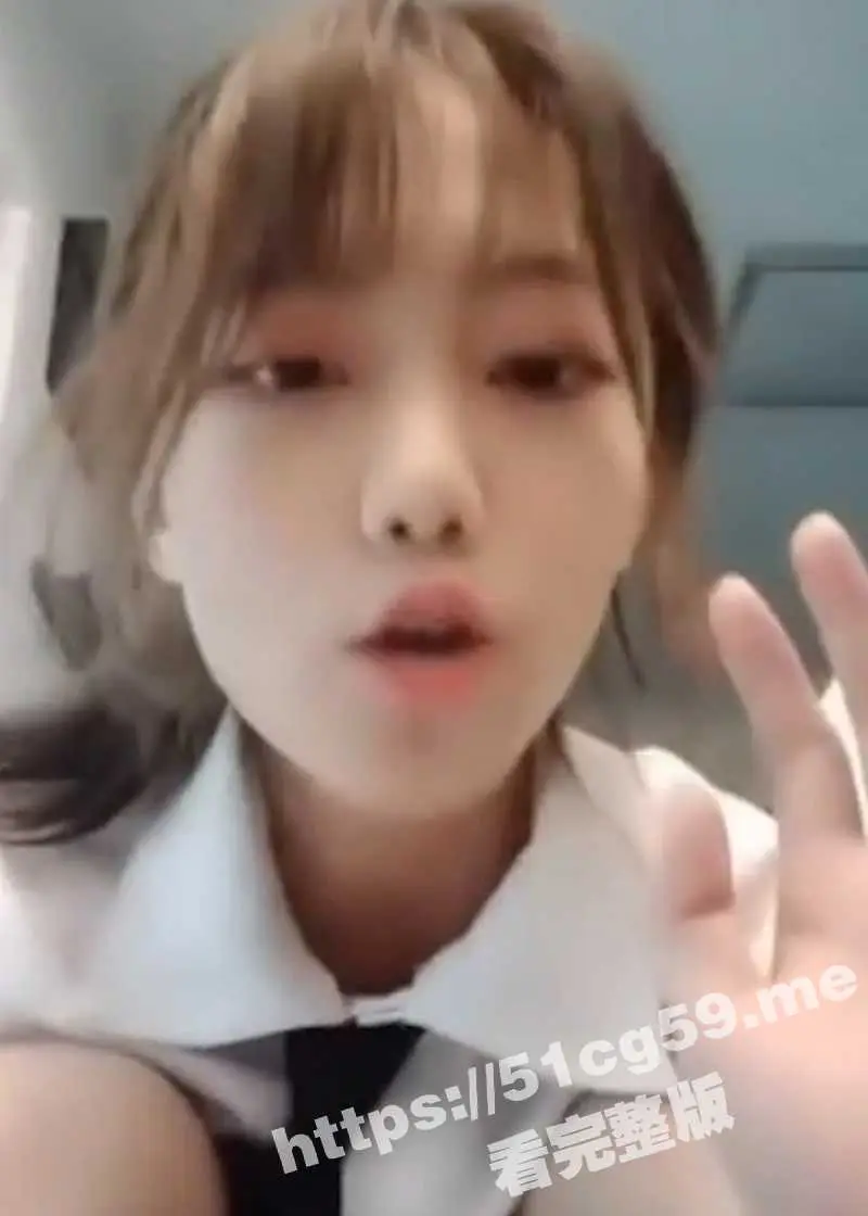 清纯女高自慰翻车现场 给狼友发福利自慰表演 被老妈突然撞见! 图5
