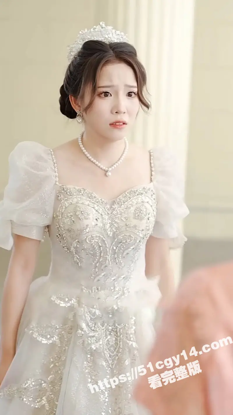 每日短剧《被甩后豪门千金甜又飒》姜瑜在婚礼上被未婚夫杨海乐抛弃 随后却发现自己竟然是首富千金！ 图2