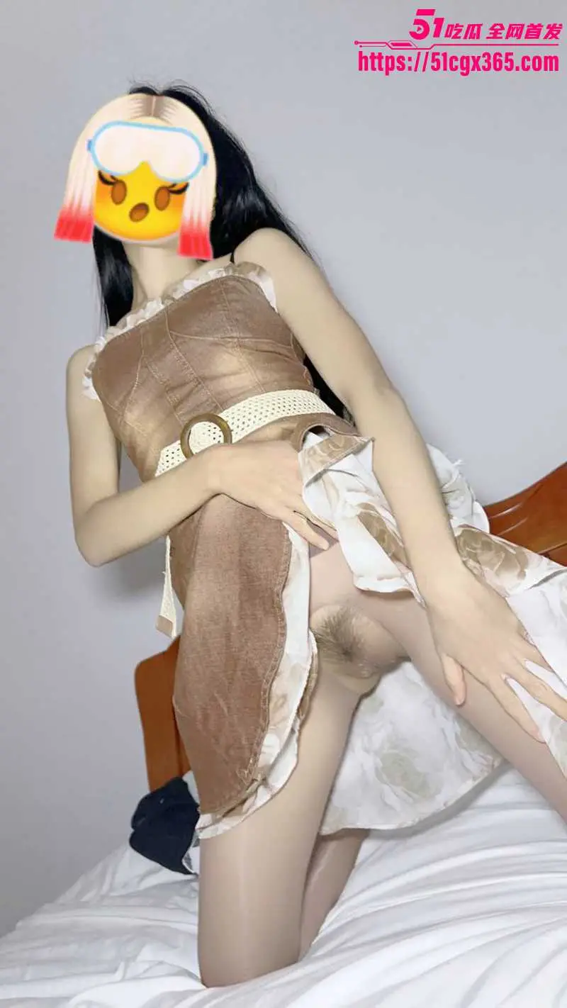 51原创小姨子的秘密 半夜偷偷溜进小姨子房间 看着睡着的小骚逼忍不住无情扣弄 插的小母狗直求饶！ 图2