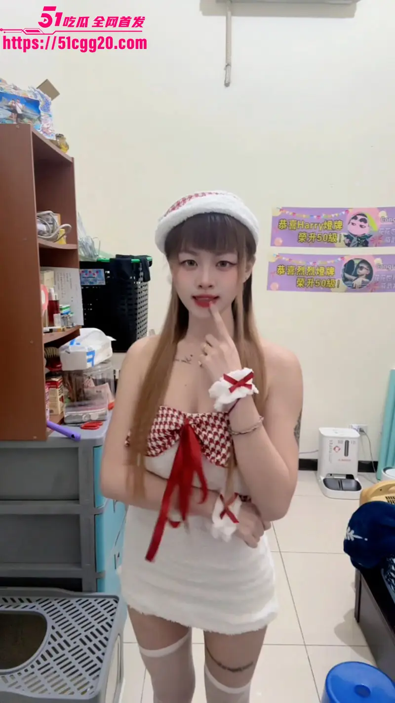 超极品小网红 萱萱 不雅视频流出!小美女可盐可甜 全裸露脸揉奶乳浪翻涌 娇羞眼神勾魂摄魄! 图2