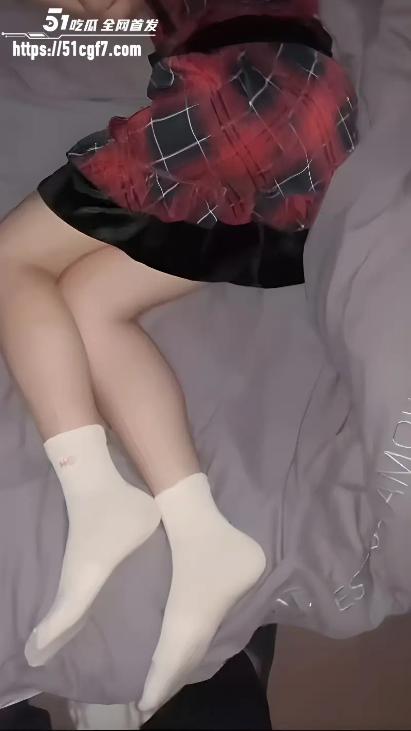 51原创野猫小怪兽 妹妹喝醉大半夜回家 被哥哥趁机操了 爽得直吸凉气! 图2