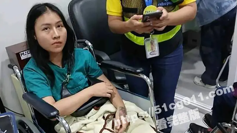 越南女子因签证逾期 不满被罚款 竟裸体大闹菲律宾国际机场! 图7