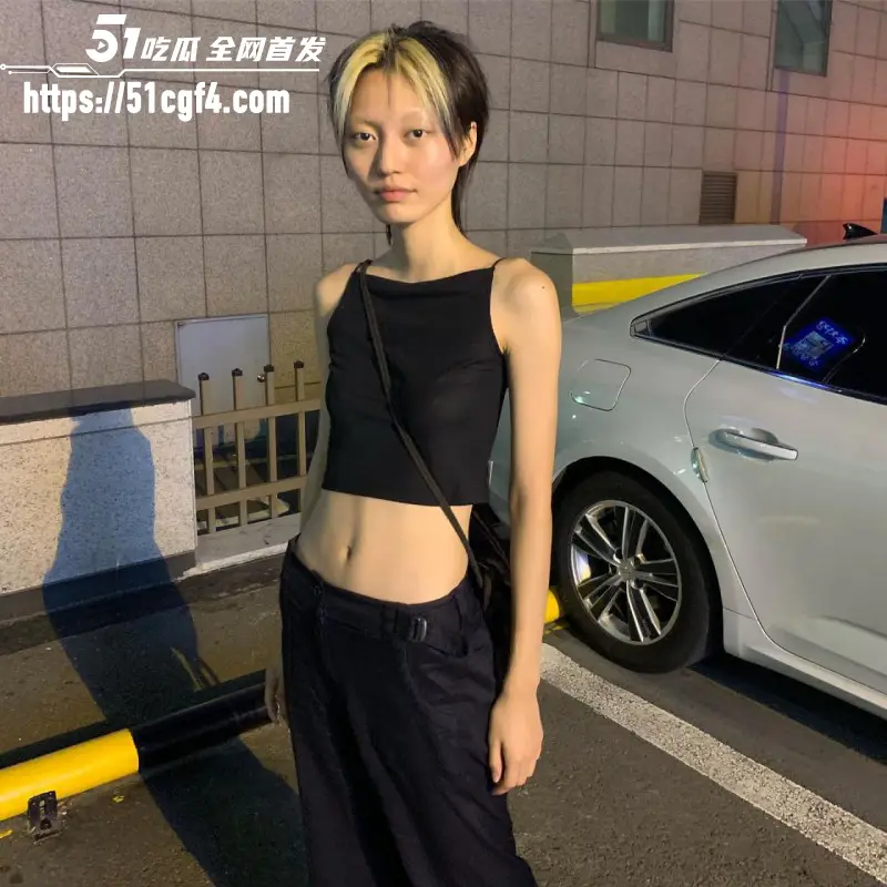 韩国seventeen男团成员 徐明浩 新加坡夜店聚会 与素人美女搂抱 厕所激情交欢! 图9