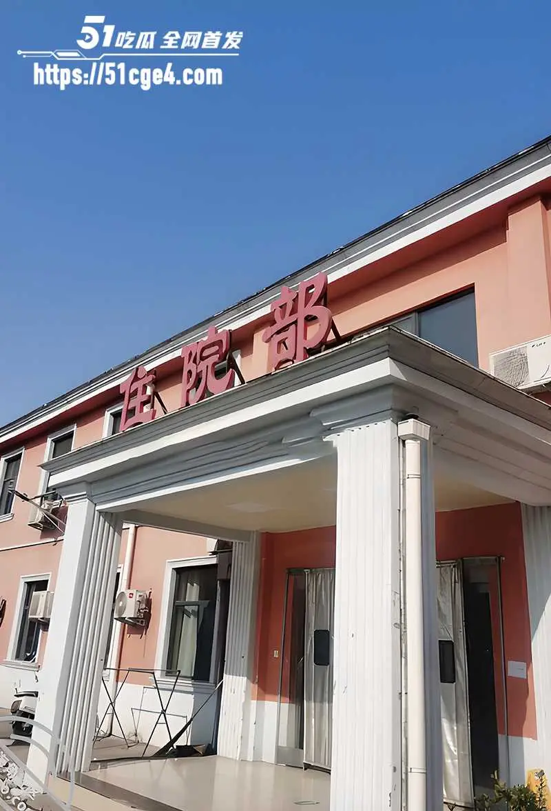 原创美女博主 我是骚姐姐 刚出院就含屌饥渴求操 满嘴骚话挑逗亲弟弟内射 图1