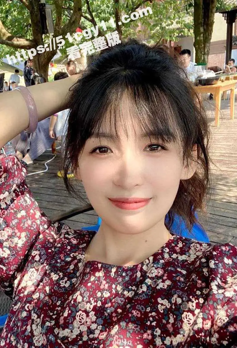 湖北公务员 荣琳琳 网调视频被曝 美艳人妻露脸裸聊自慰 抠出淫水竟放嘴中吸吮 淫语不断反差至极! 图2