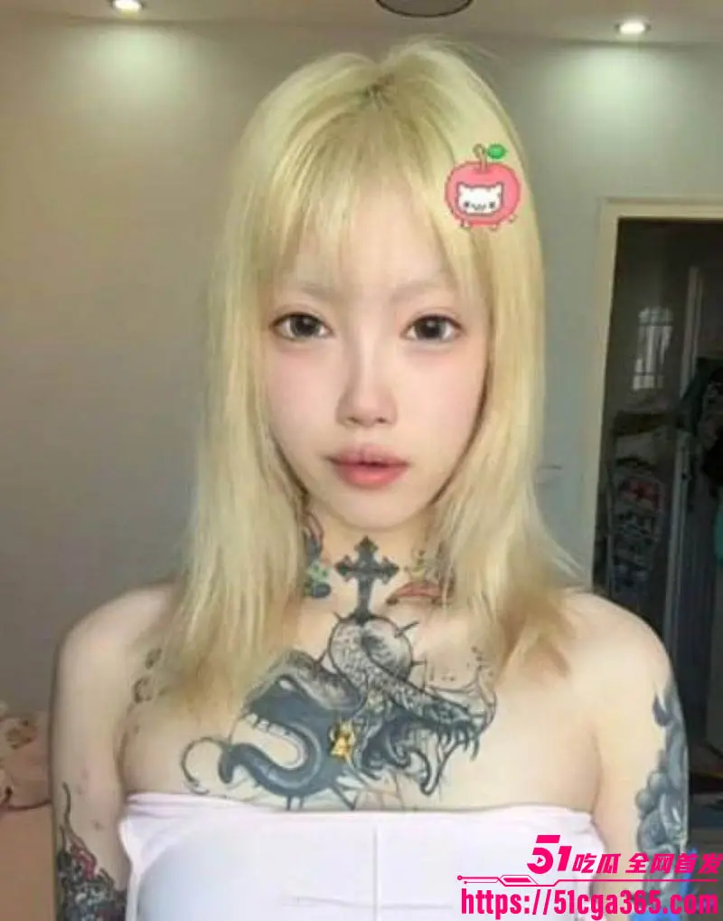 极品少女 胡晓冉 性爱视频泄漏 超级嫩妹被男友按头深喉口爆 滴蜡调教后猛烈后入 淫水四溅! 图1
