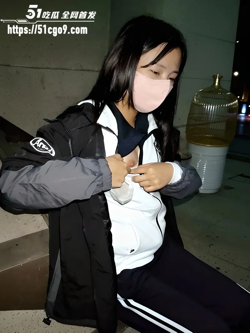 韩国大叔系列 颜值嫩妹与中年男激情做爱 车震口交打飞机 展现超高淫技! 图1