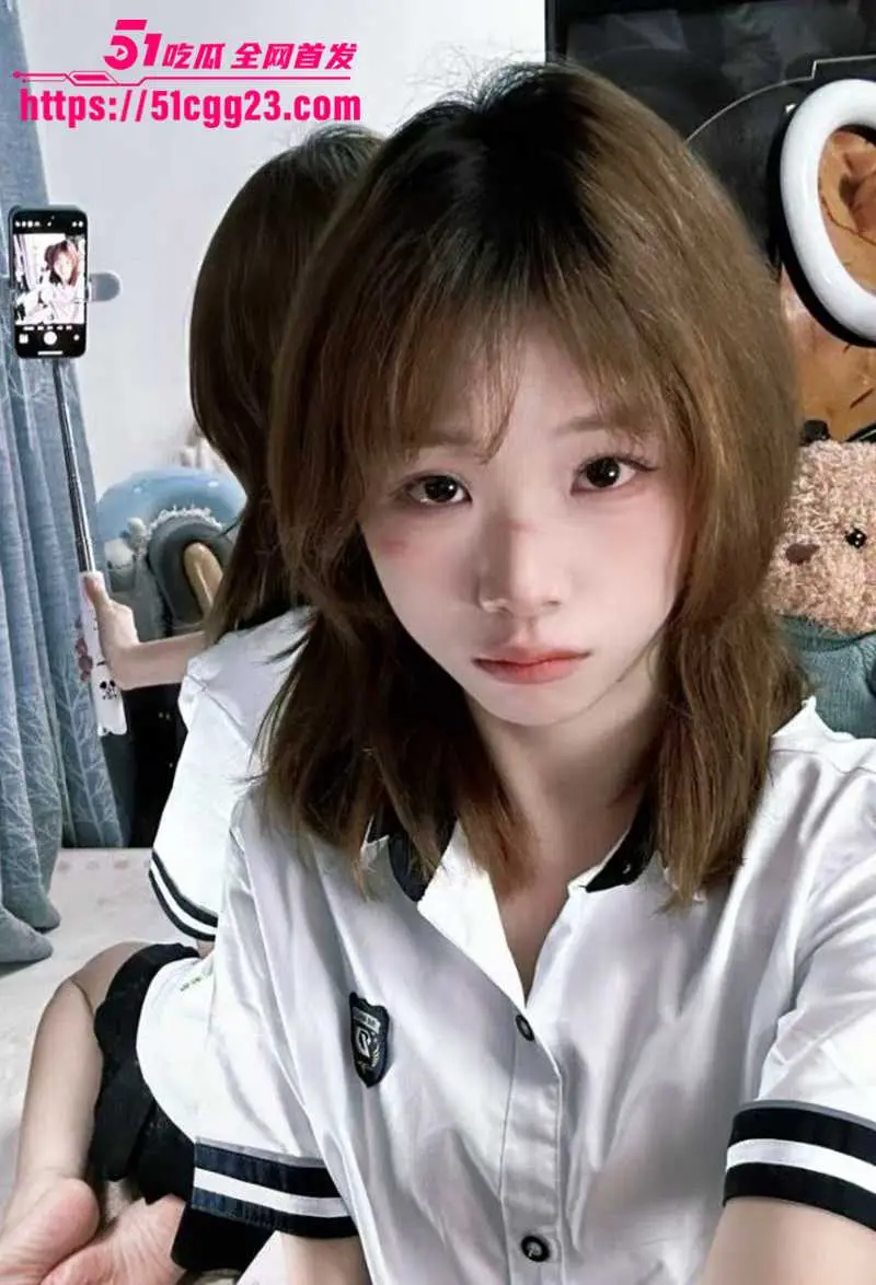 萝莉博主 你再吃一个试试呢 私定福利流出 上演玉足挑逗满满诱惑 白嫩趾丫涂满精油 引恋足者隔屏疯狂舔抵！ 图1