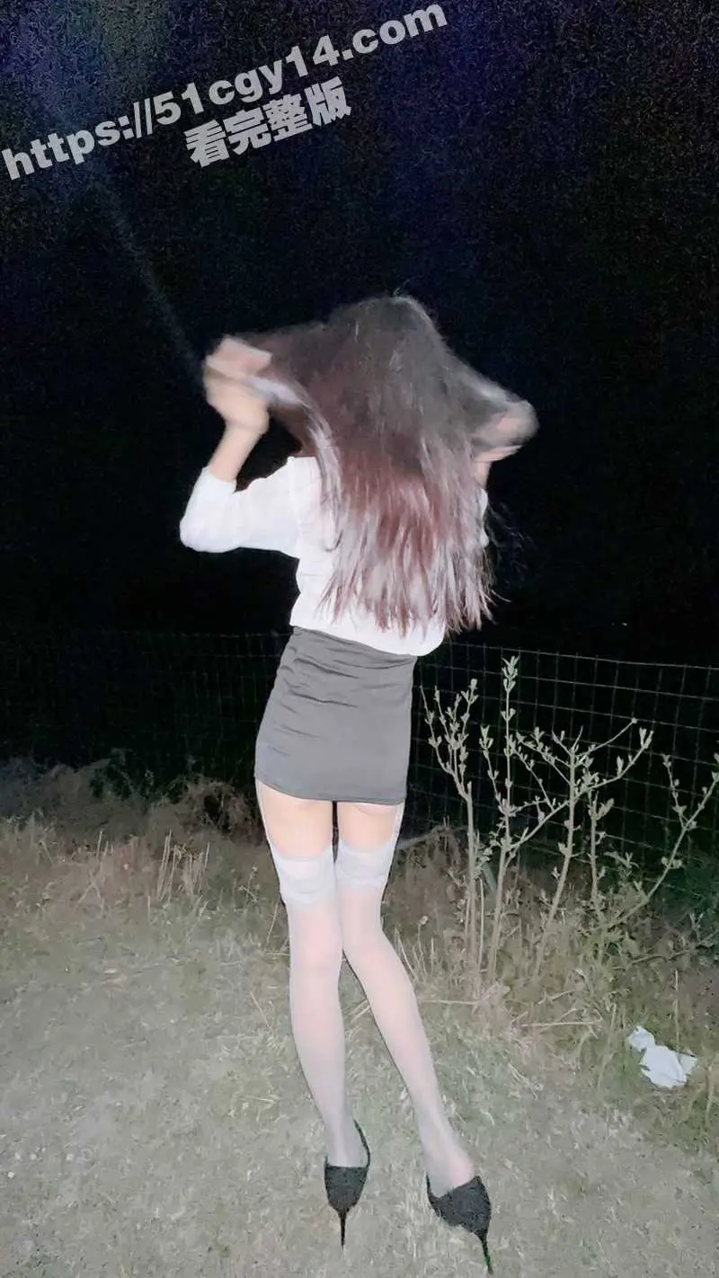 51原创小姨子的秘密 深夜带灰丝高跟小姨子去山顶激情车震 路边车来车往惊险刺激下内射满逼! 图6