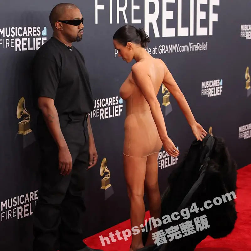 侃爷娇妻真空亮相格莱美红毯 公然上演户外露出 全场惊呆!这尺度 连镜头都不敢眨眼 图7