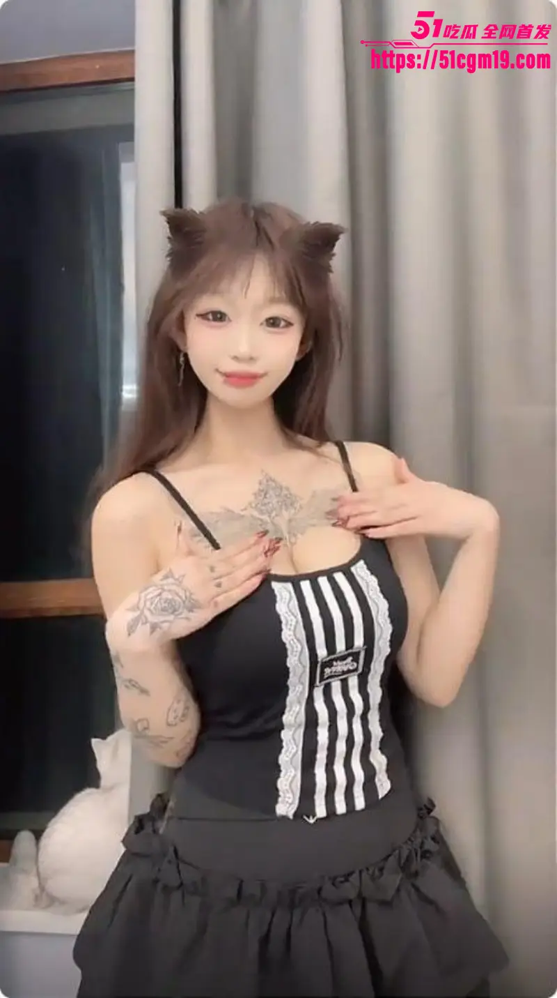 抖音精神小妹 小姜姜 性爱私拍 沦为金主肉便器 全裸出镜各种蹂躏美乳蜜穴 图2